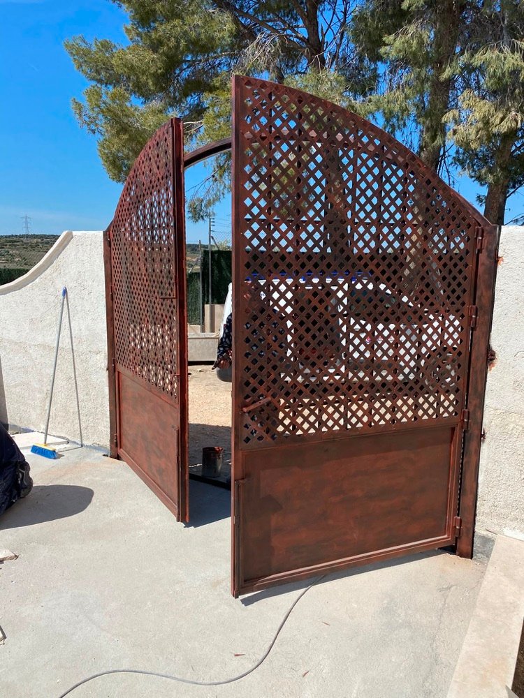 Puerta exterior de seguridad y cerrajería — Novero